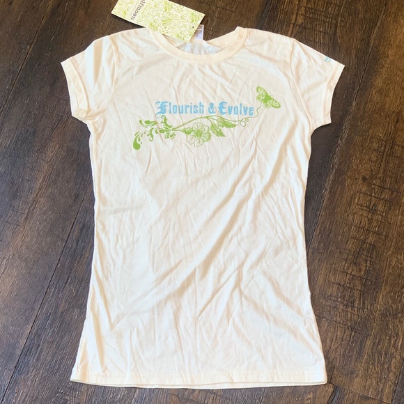 🛍2/$25 NWT Halfmoon Flourish and Evolve T-shirt - Picture 1 of 3